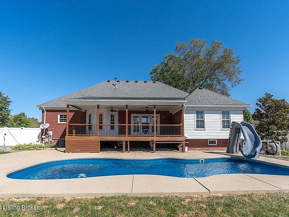 3rd image of 353 Blackberry Cir