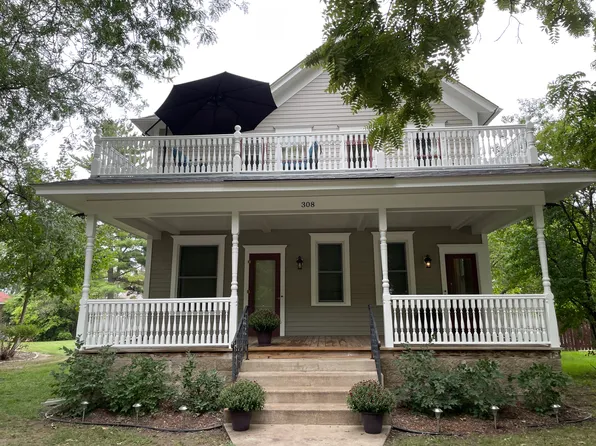 308 N Walnut St APT 3, Chaska, MN 55318