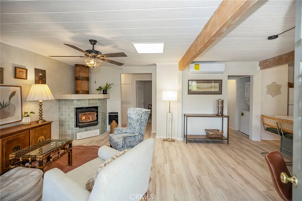 2 bed, 1.5 bath, 867 sqft, $3,195 — Photo 2