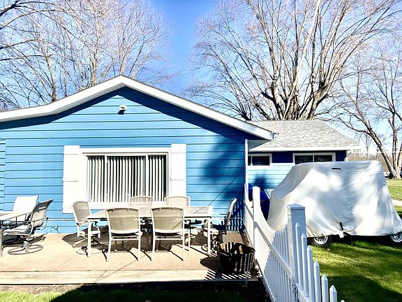 5th image of 1074 W Lakeshore SE