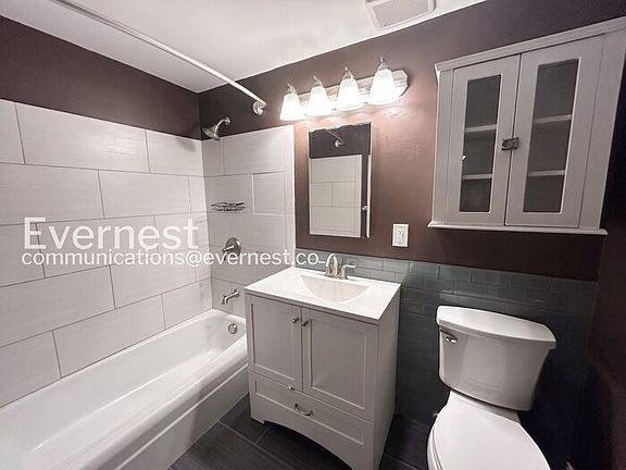 5th image of 2285 Peachtree Rd NE Unit 1105
