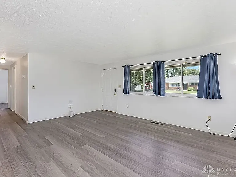2090 Mattis Dr — Photo 14