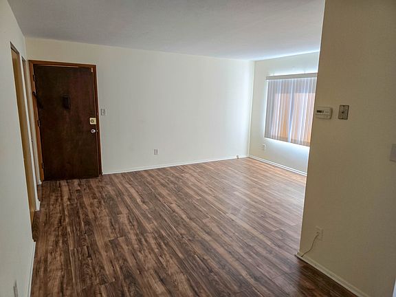 4th image of 27850 Euclid Ave APT 6
