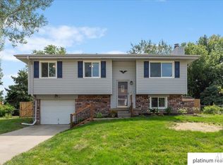 14619 Willow Creek Dr, Omaha, NE 68138