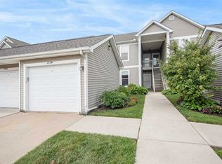 1356 Fox Pointe Cir, Ann Arbor, MI 48108