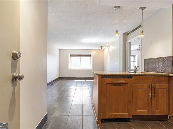 4th image of 2285 Peachtree Rd NE Unit 703