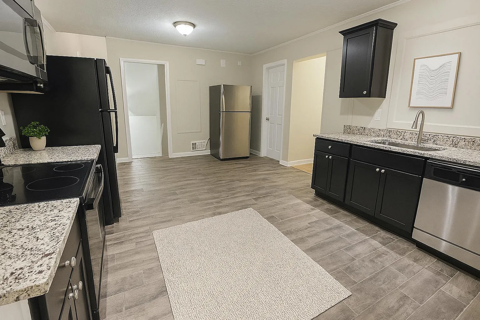 4 bed, 4.0 bath, 2100 sqft, $724 — Photo 2