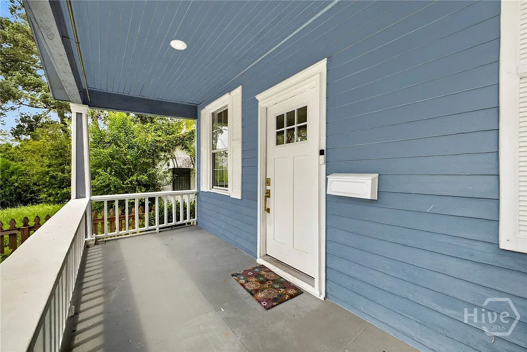 4 bed, 2.0 bath, 1386 sqft, $2,400 — Photo 2