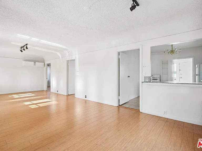 1238 N Gardner St — Photo 4
