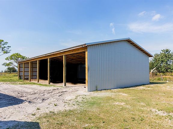 3rd image of 1075 SW Rucks Dairy Rd