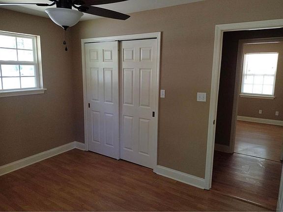 3rd image of 318 E Saint Mary Dr
