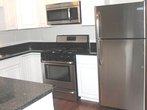 2nd image of 827 Headley Ct