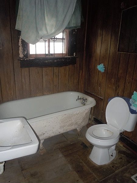 2nd image of 1803 Schweikhardt St