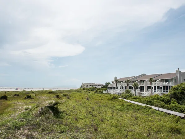 66 Beach Club Villas Ct, Isle Of Palms, SC 29451
