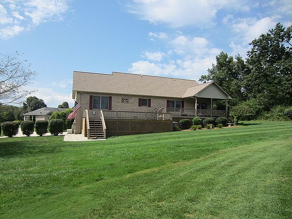 4th image of 1104 Arrowhead Dr