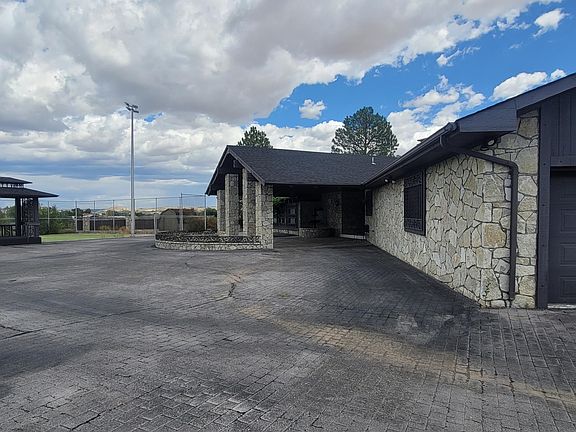 4th image of 5708 Country Club Dr