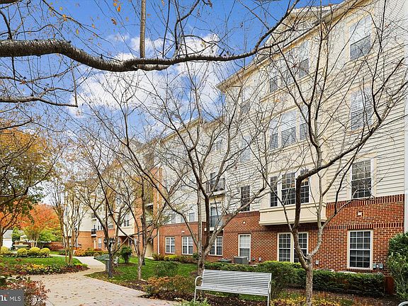 3rd image of 2550 Kensington Gdns Unit 107
