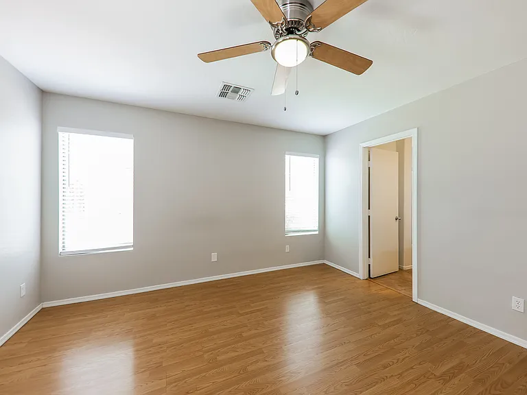 11805 W Maui Ln — Photo 8