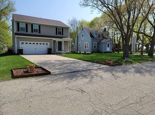 8609 Madison St, Crystal Lake, IL 60012