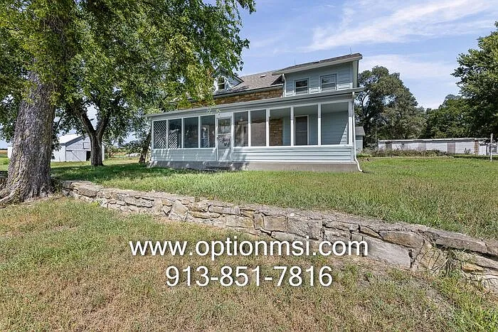 2 bed, 1.5 bath, 1496 sqft, $1,490 — Photo 2