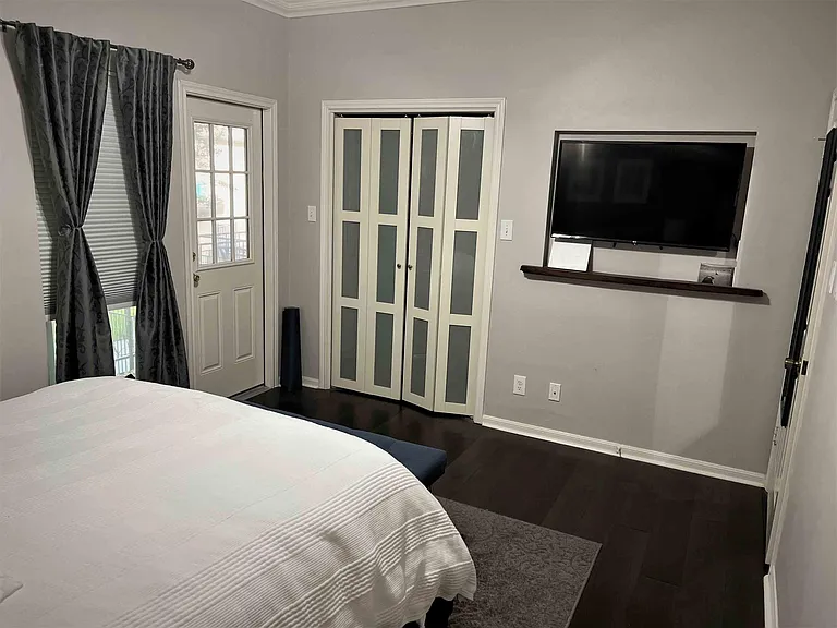 1307 Kinney Ave #120 — Photo 26