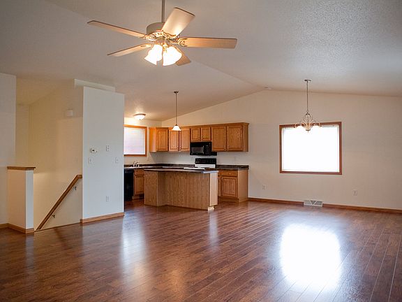 3rd image of 158 Ofallon Ct E