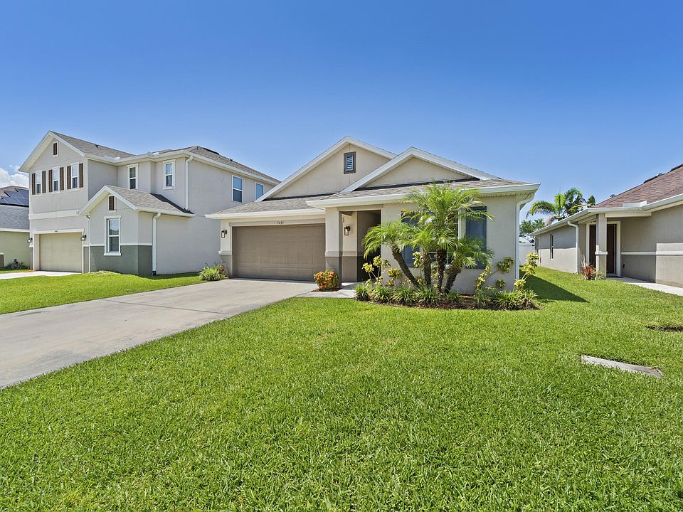 1st image of 5435 NW Pine Trail Circle