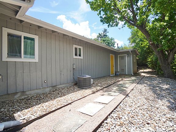 2nd image of 1117 Mariposa Dr #B