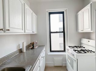 30-95 29th St #5F, Astoria, NY 11102