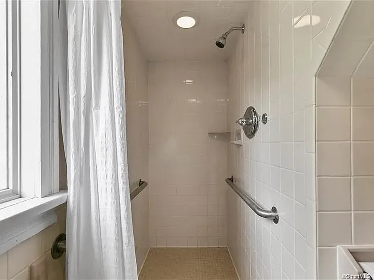 40 Wintergreen Ave — Photo 20