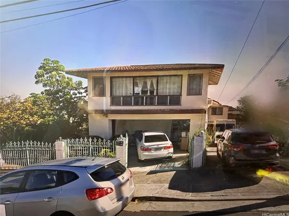 3647 Likini St, Honolulu, HI 96818