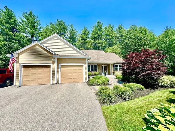 33 Pilgrim Cir, Nashua, NH 03063