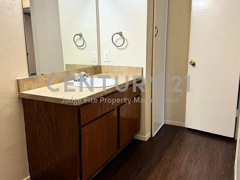 628 Taylor Ct — Photo 15