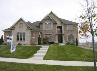 3674 Broadleaf Ave, Elgin, IL 60124