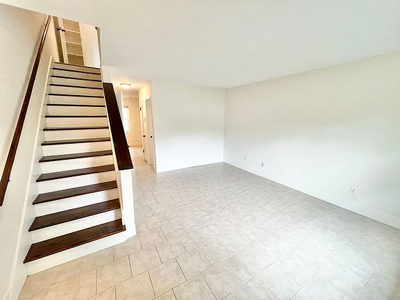 Living Room/Entryway