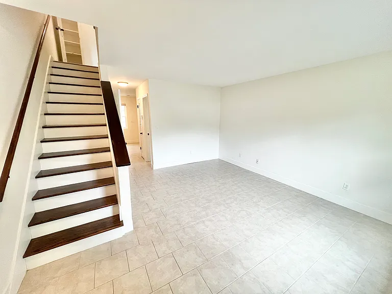 Living Room/Entryway