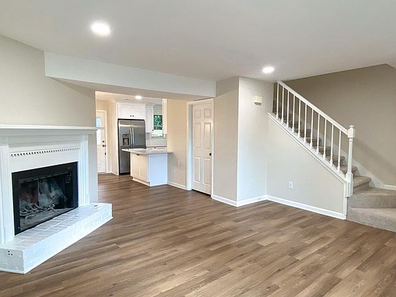 4th image of 5072 Afton Way SE
