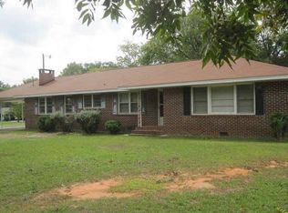 1037 Country Club Rd, Elberton, GA 30635