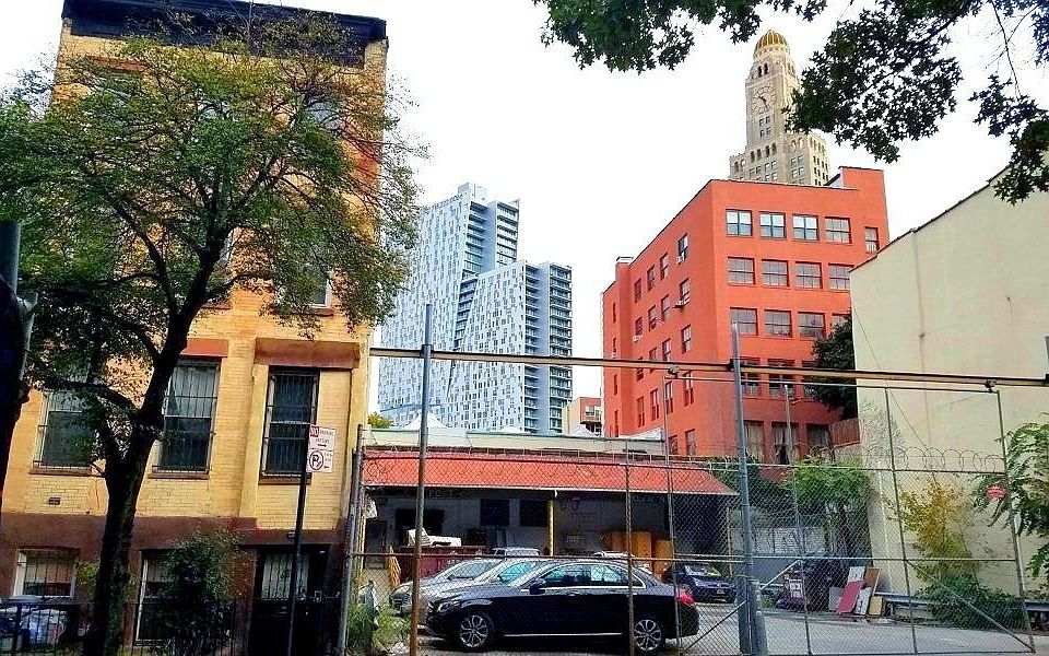 2nd image of 531 Pacific St