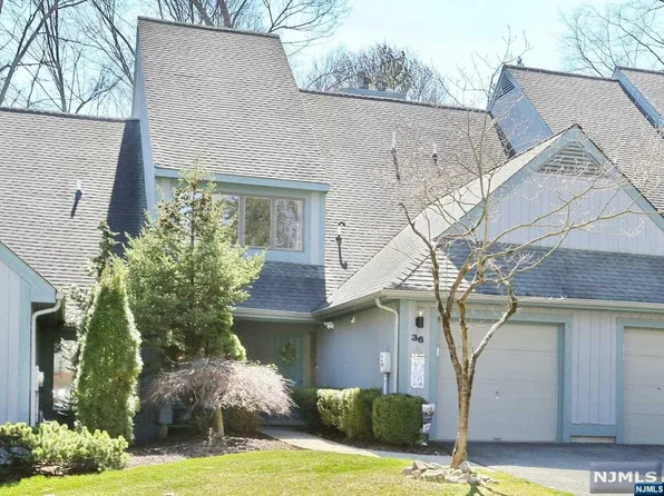 36 Braeburn Dr, Township Of Washington, NJ 07676