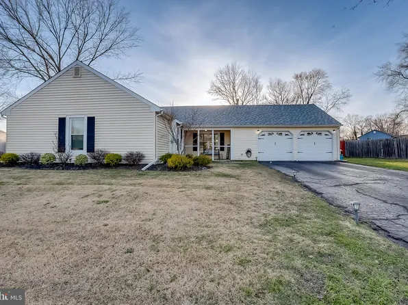 15 Avella Ln, Sicklerville, NJ 08081