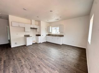 553 S 9th St, Kerman, CA 93630
