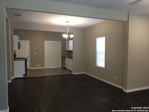 5th image of 922 E Highland Blvd
