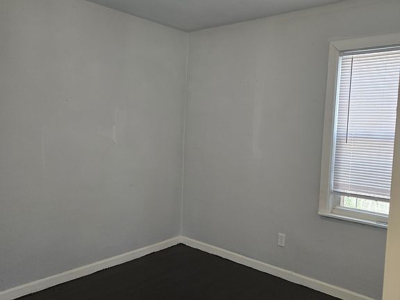 4th image of 6201 Rosemont Ave