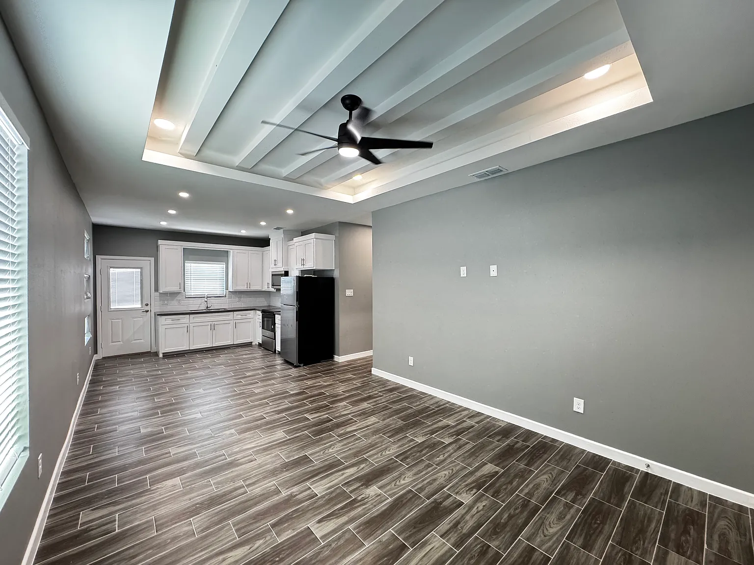 3 bed, 1092 sqft, $1,350 — Photo 1
