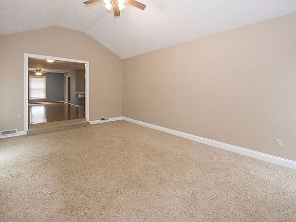 3rd image of 118 Westwood Dr