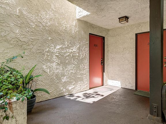 4th image of 8400 De Longpre Ave APT 205