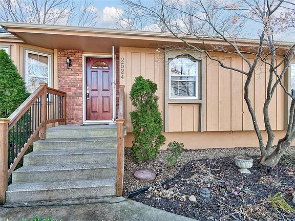 2nd image of 2524 NW Meadowview Cir
