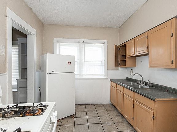 3rd image of 14001 Idarose Ave