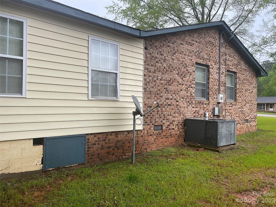 2nd image of 805 Burns St